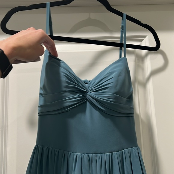 AZAZIE COLOR: BERMUDA Size 4 custom
Bermuda Flowy V-Neck Pleated Chiffon Dress - Picture 6 of 11